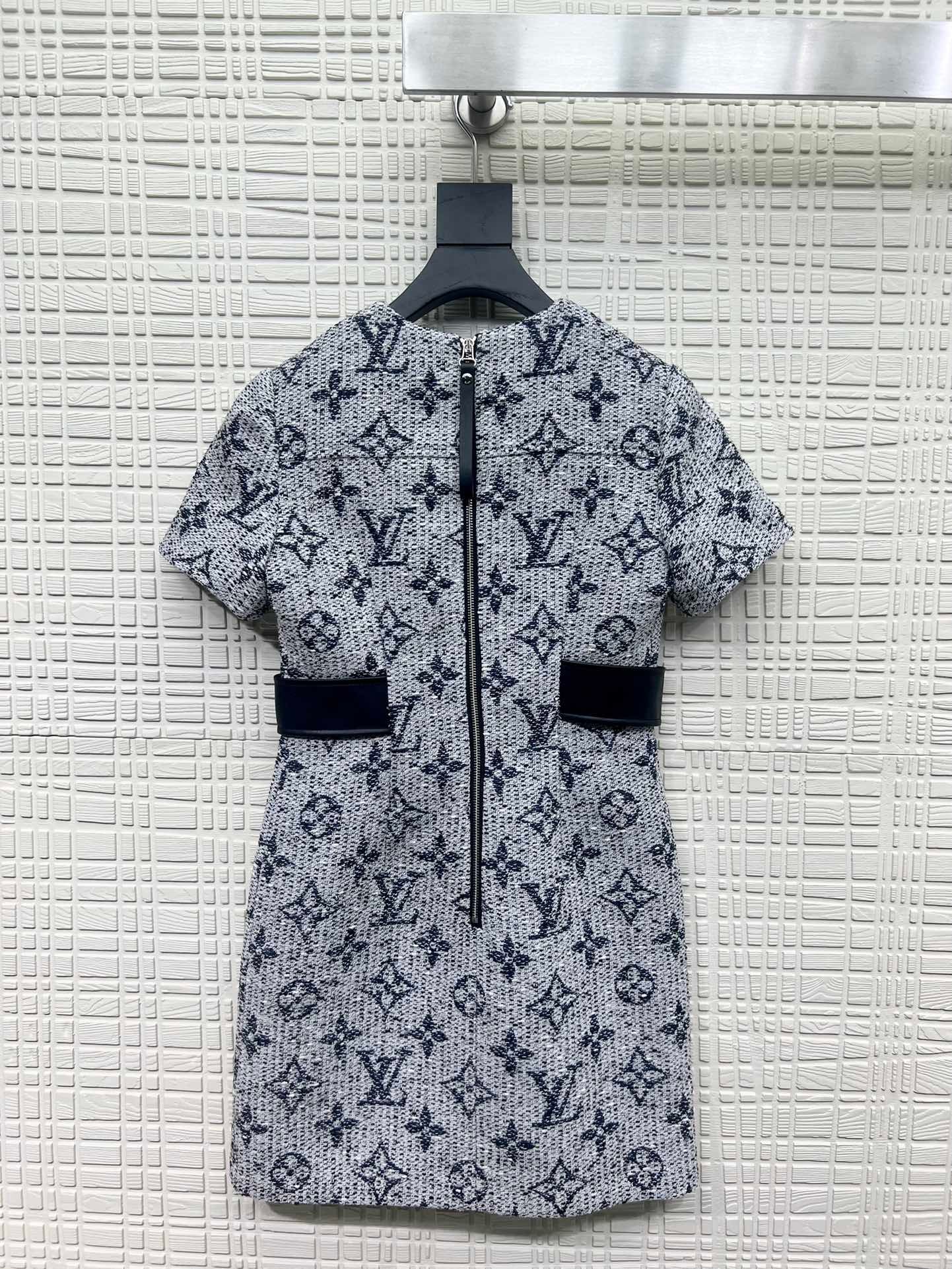 411b1354 Chanel women's top(A7YC027159)