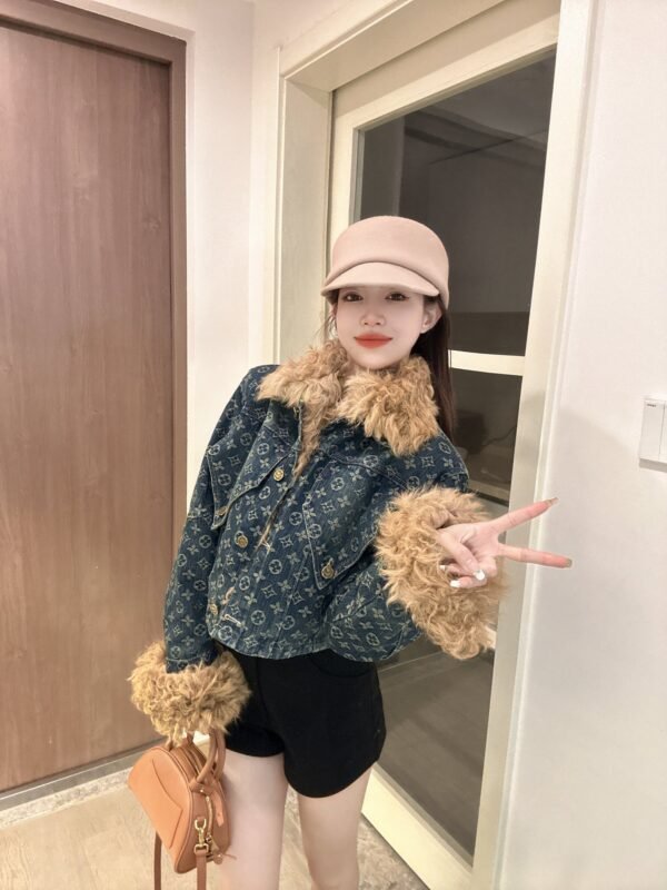 LV women's top（A7JZ061244）