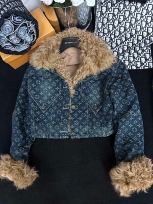 LV women's top（A7JZ061244）