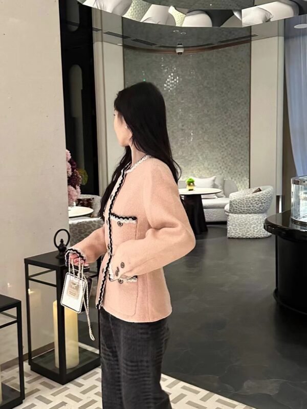 Chanel women's top（A7YO027309）