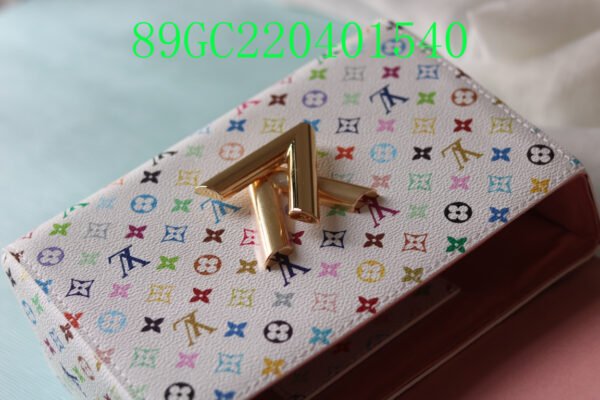 L-V New Arrivals bags (89GC22040)