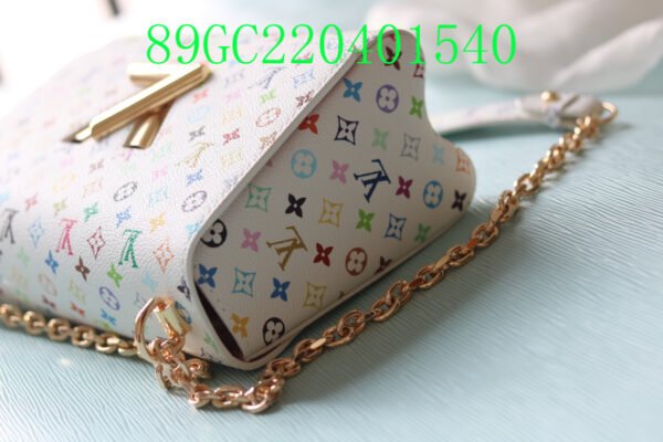 L-V New Arrivals bags (89GC22040)