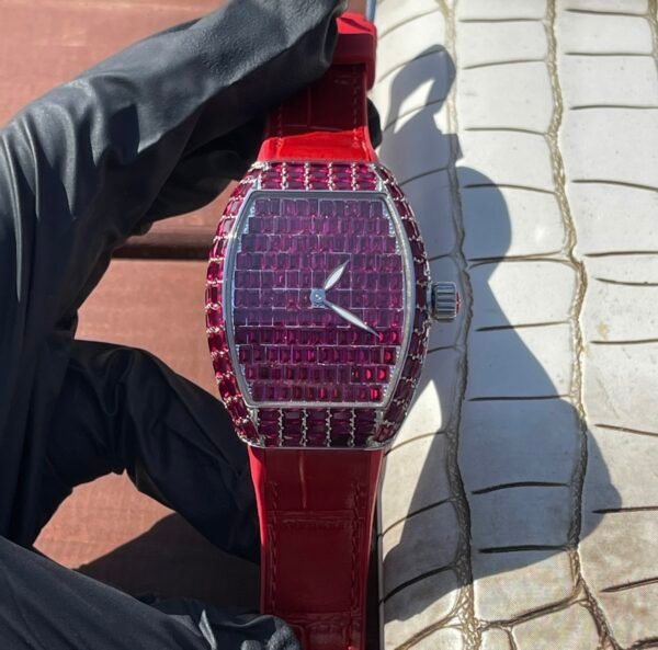 ABF Franck Muller launches new women’s watch V32 Gypsophila full of square diamonds