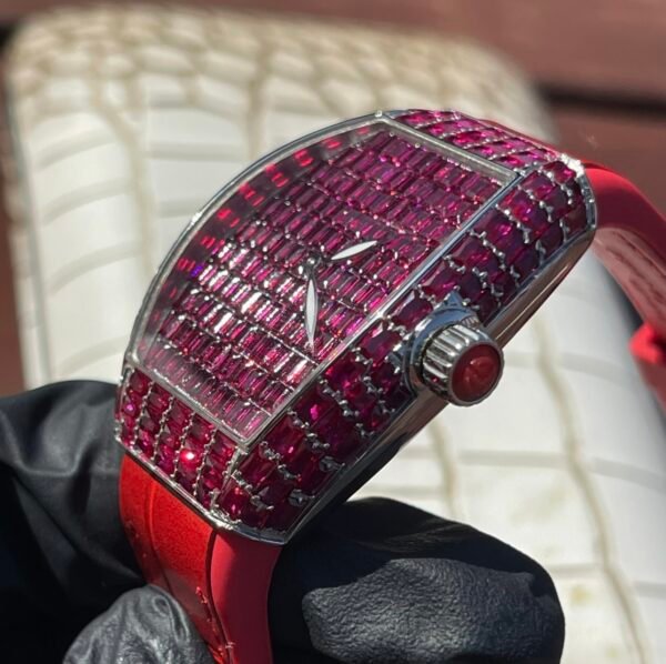 ABF Franck Muller launches new women’s watch V32 Gypsophila full of square diamonds