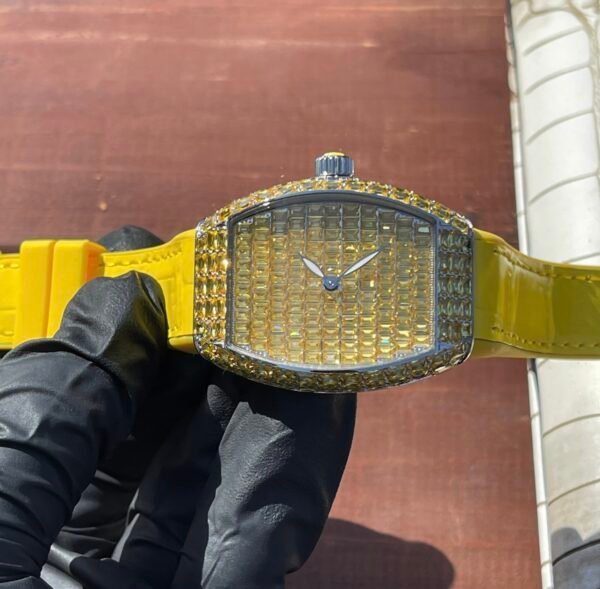 ABF Franck Muller launches new women’s watch V32 Gypsophila full of square diamonds