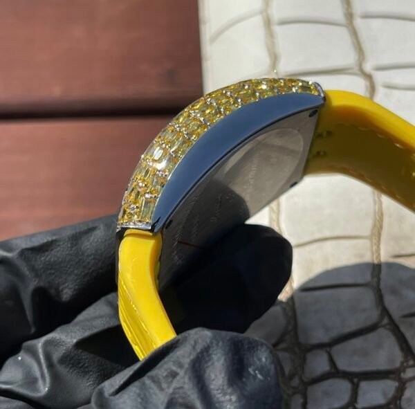 ABF Franck Muller launches new women’s watch V32 Gypsophila full of square diamonds